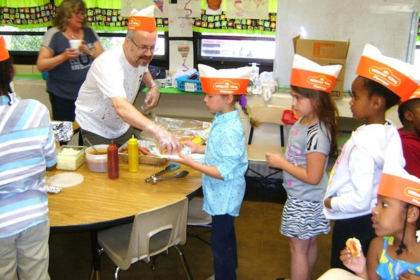 Hot dog! Good behavior earns second-graders a classroom lunch
