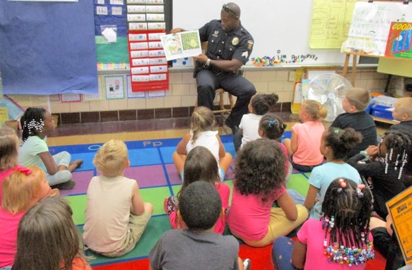Police officer shares love of reading with Prospect kindergartners