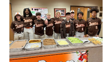 El Compastre showing their support for Tygers Baseball