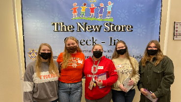 Key Club Students Volunteer their Saturday at The New Store